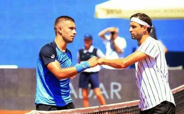 在球场上 在球场上